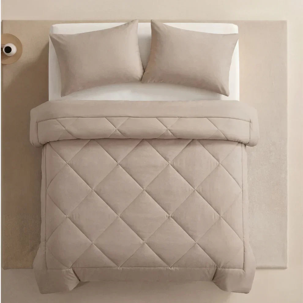EasySleep® Duvet – The 2-in-1 quick-dry duvet that eliminates the need for bed sheets.