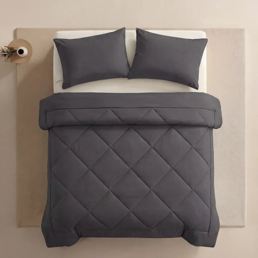 EasySleep® Duvet – The 2-in-1 quick-dry duvet that eliminates the need for bed sheets.
